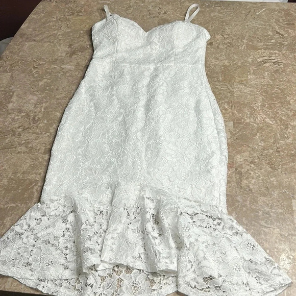 GUESS halter white dress, resort wedding , lace,ruffle,romantic, gala,feminine - Picture 15 of 15
